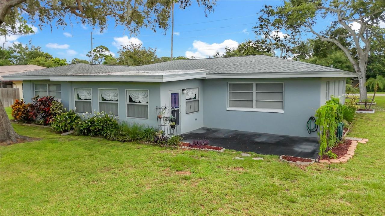 108 Indian Rocks Road S, Belleair Bluffs, FL 33770 Photo