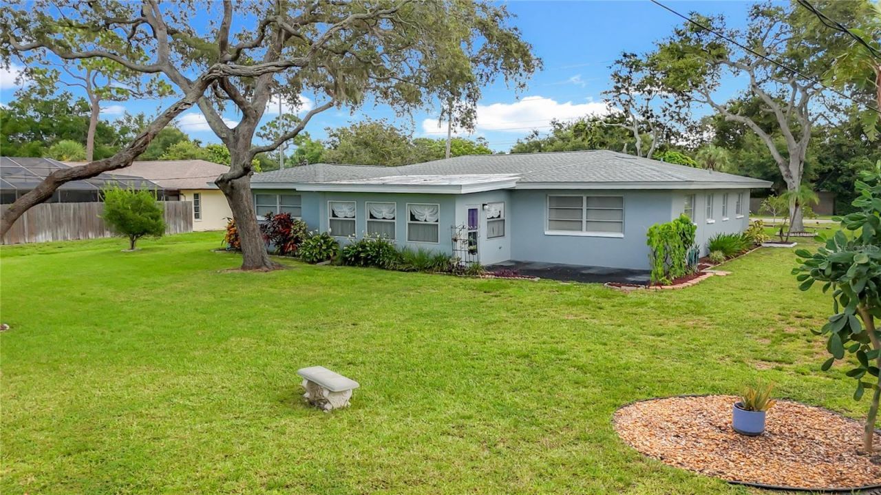 108 Indian Rocks Road S, Belleair Bluffs, FL 33770 Photo