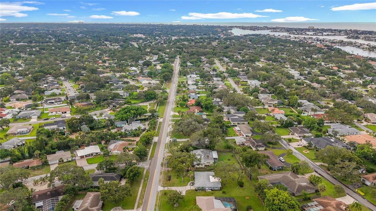 108 Indian Rocks Road S, Belleair Bluffs, FL 33770 Photo