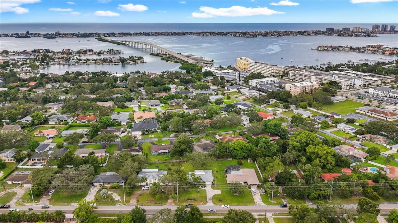 108 Indian Rocks Road S, Belleair Bluffs, FL 33770 Photo