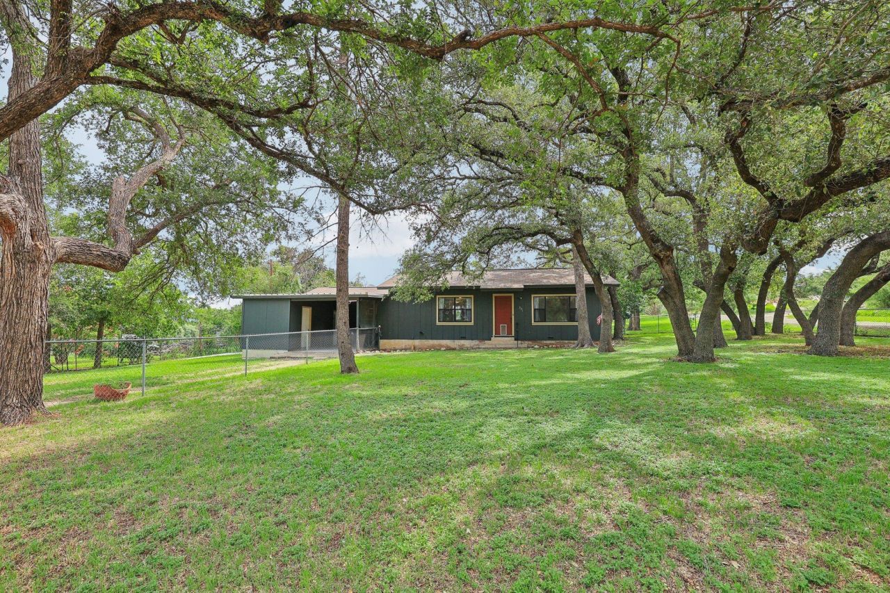 201 Bronco Dr, Burnet, TX 78611 Main Photo