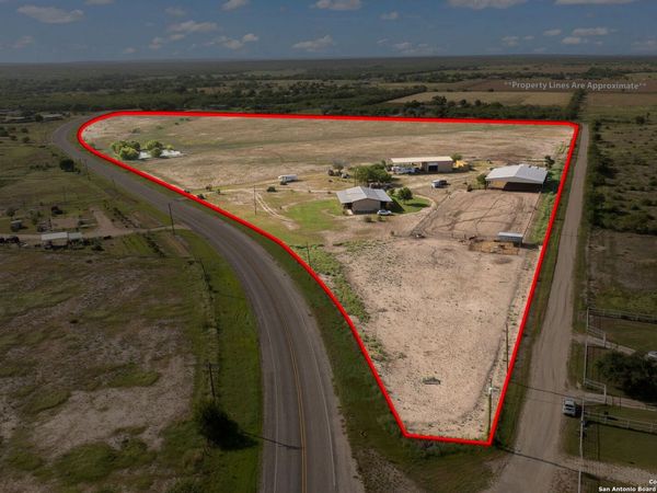 18434 Fm 471, Natalia, TX 78059