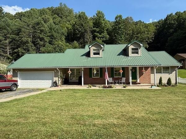706 Saulsville Mtn Rd, SAULSVILLE, WV 25876