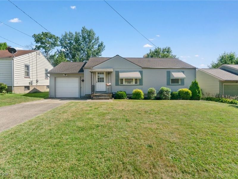 445 Powers Avenue, Girard, OH 44420 Photo 1