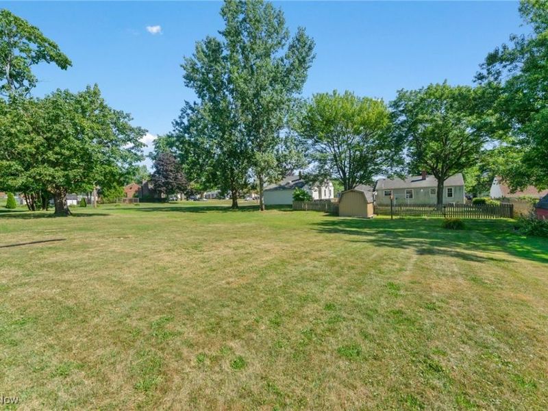 445 Powers Avenue, Girard, OH 44420 Photo 2