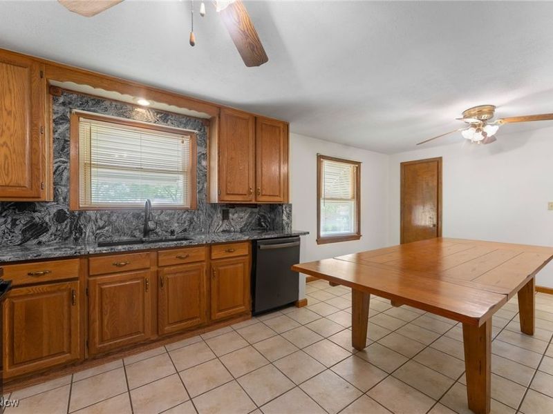 445 Powers Avenue, Girard, OH 44420 Photo 3