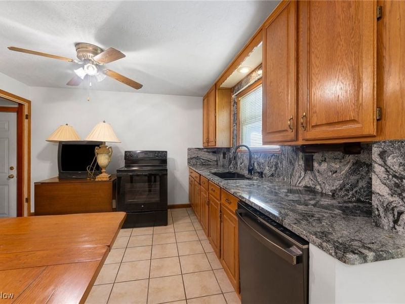 445 Powers Avenue, Girard, OH 44420 Photo 5