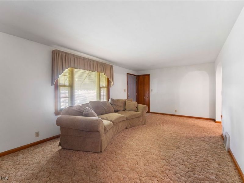 445 Powers Avenue, Girard, OH 44420 Photo 7