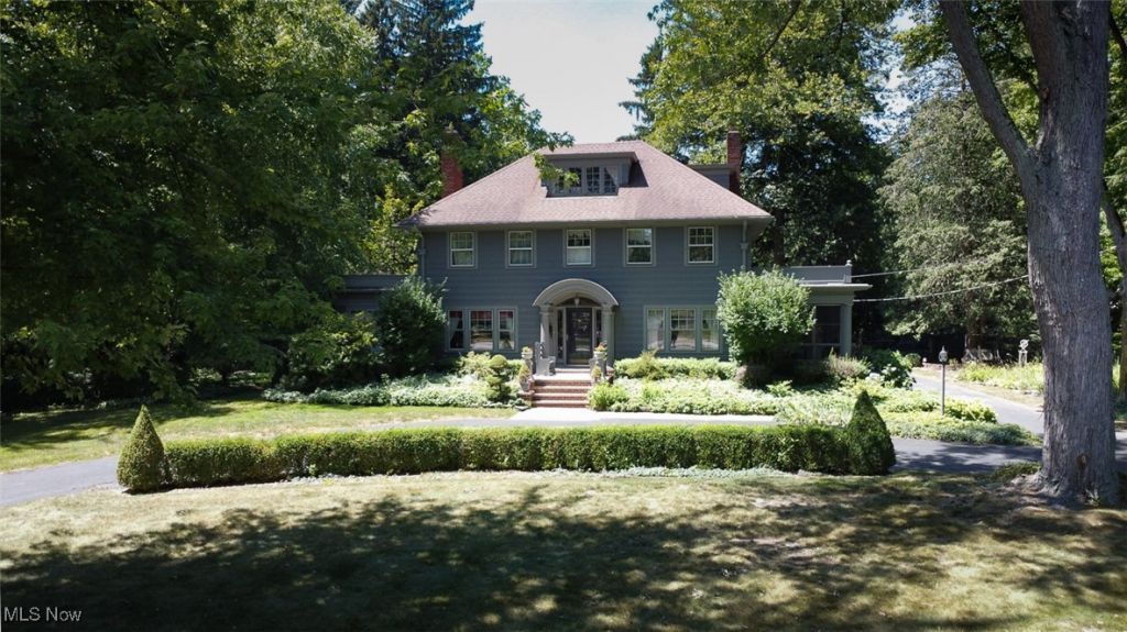 382 Bassett Road, Bay Village, OH 44140