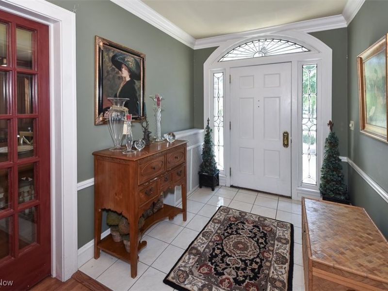 382 Bassett Road, Bay Village, OH 44140 Photo 2