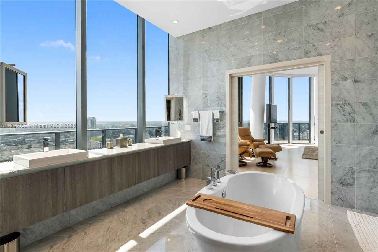 801 S Miami Ave, Unit PH5801, Miami, FL 33130 Photo