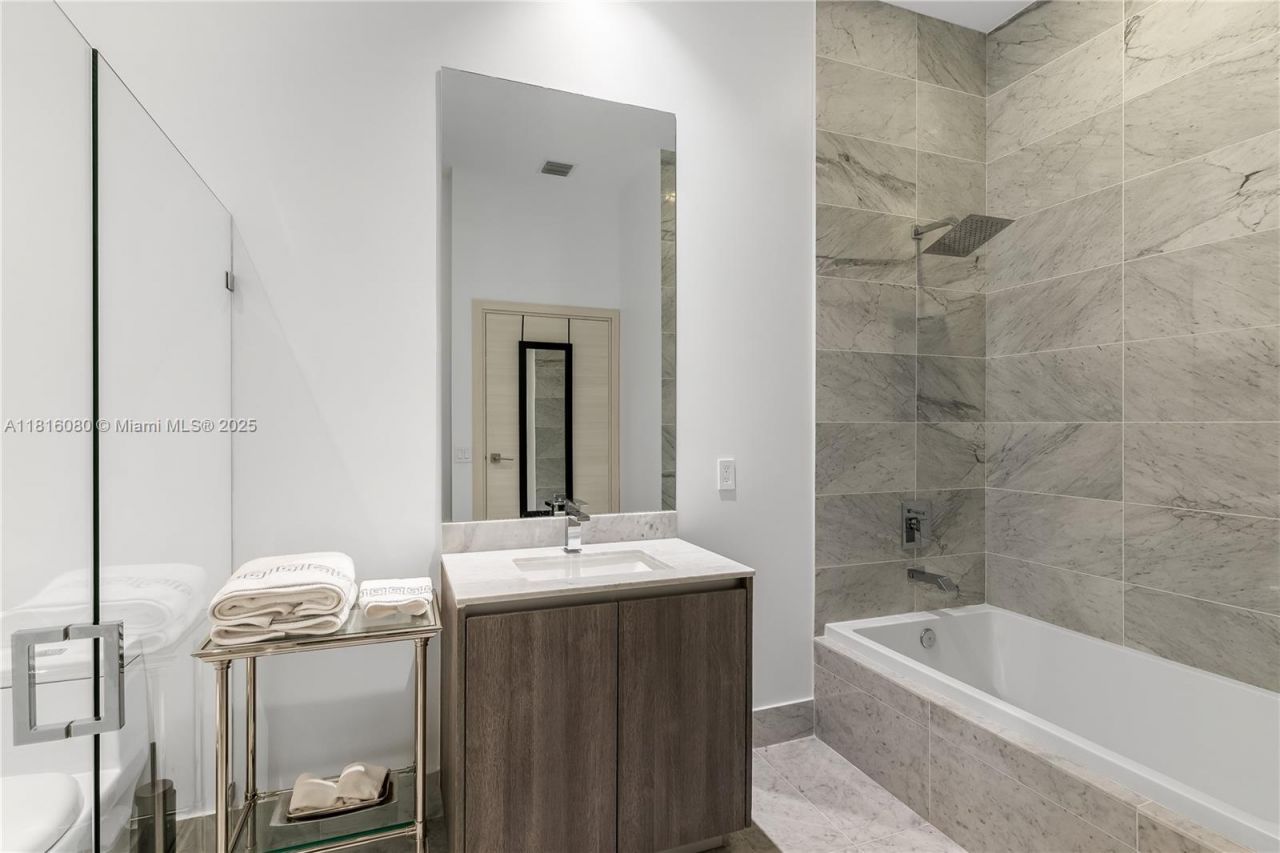 801 S Miami Ave, Unit PH5801, Miami, FL 33130 Photo