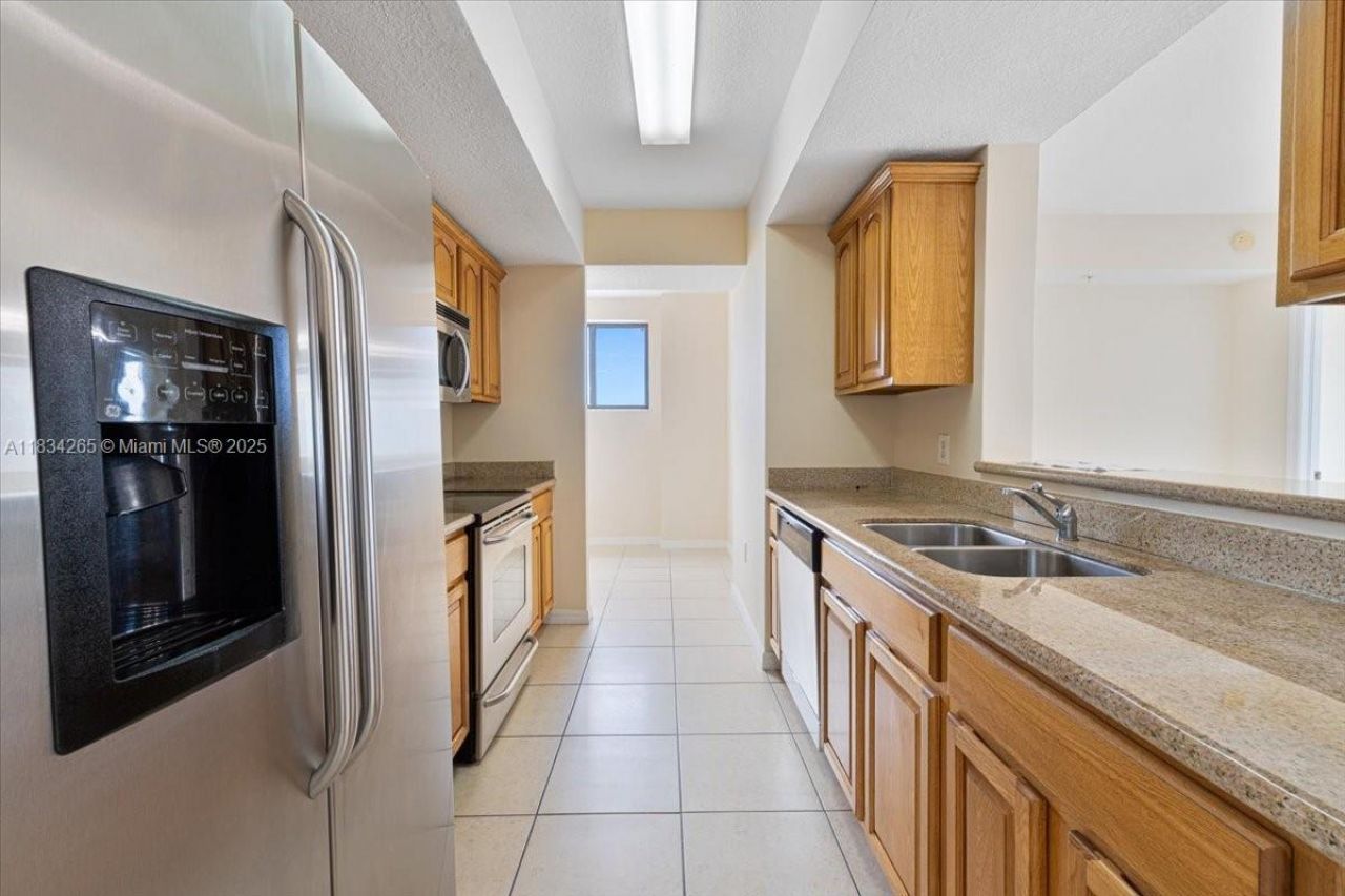 4242 NW 2 St, Unit 1601, Miami, FL 33126 Photo