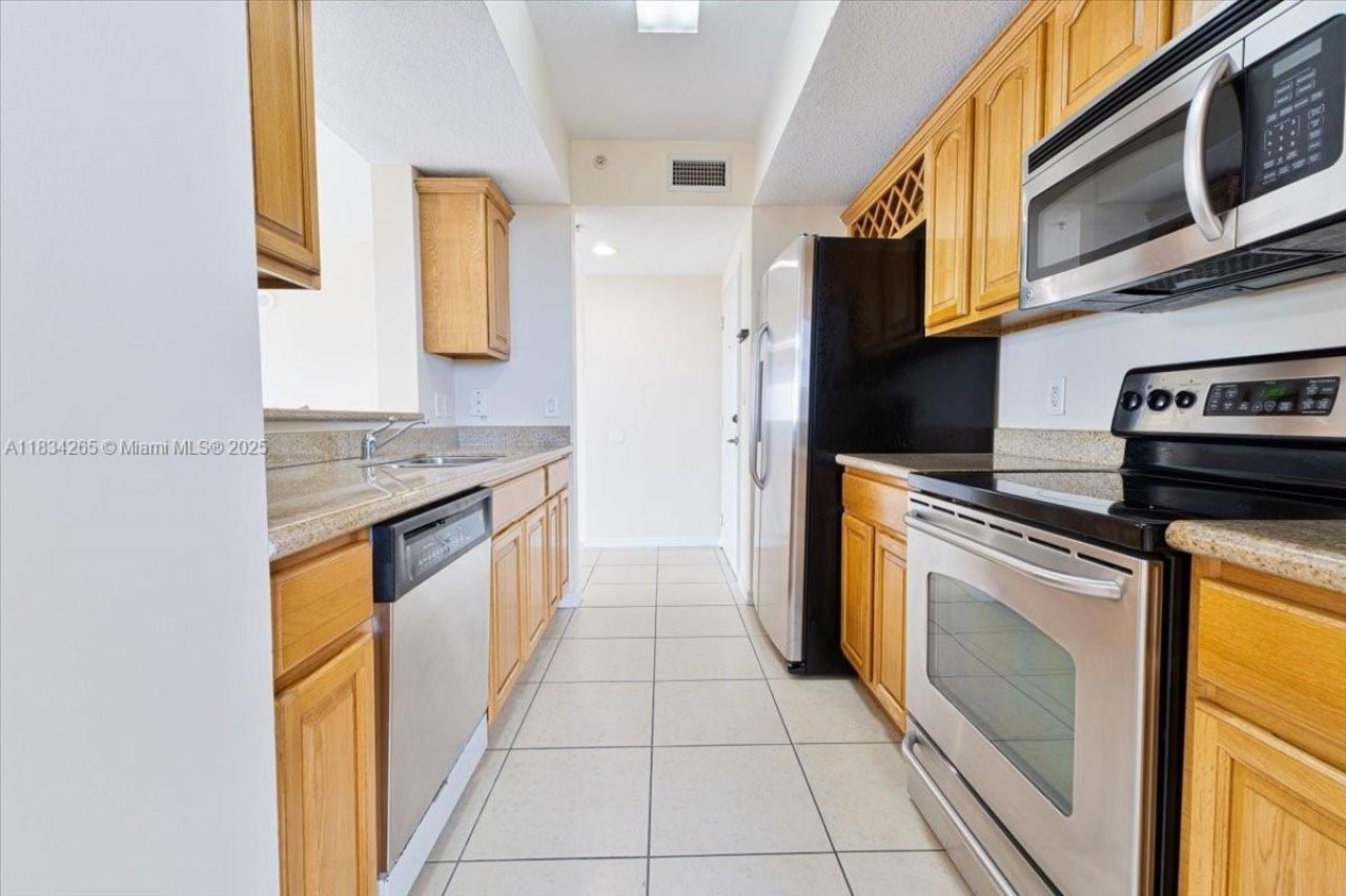 4242 NW 2 St, Unit 1601, Miami, FL 33126 Photo