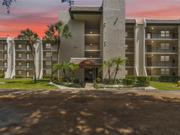 9410 Poinciana Pl, Unit 206, Davie, FL 33324