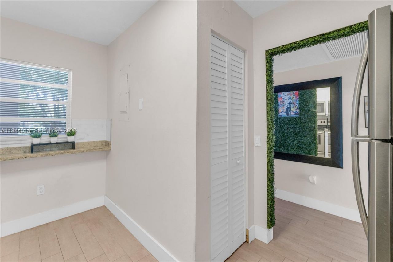 9410 Poinciana Pl, Unit 206, Davie, FL 33324 Photo