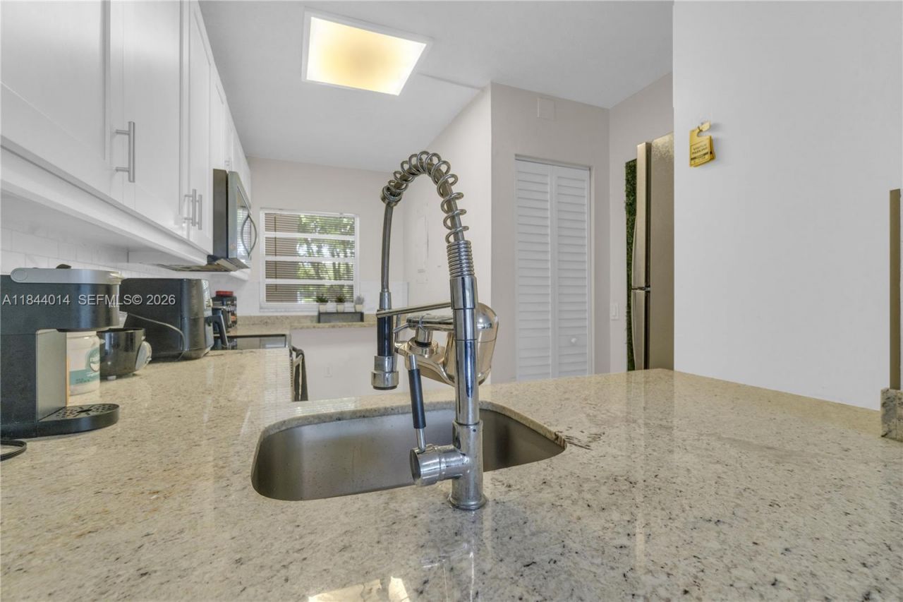 9410 Poinciana Pl, Unit 206, Davie, FL 33324 Photo