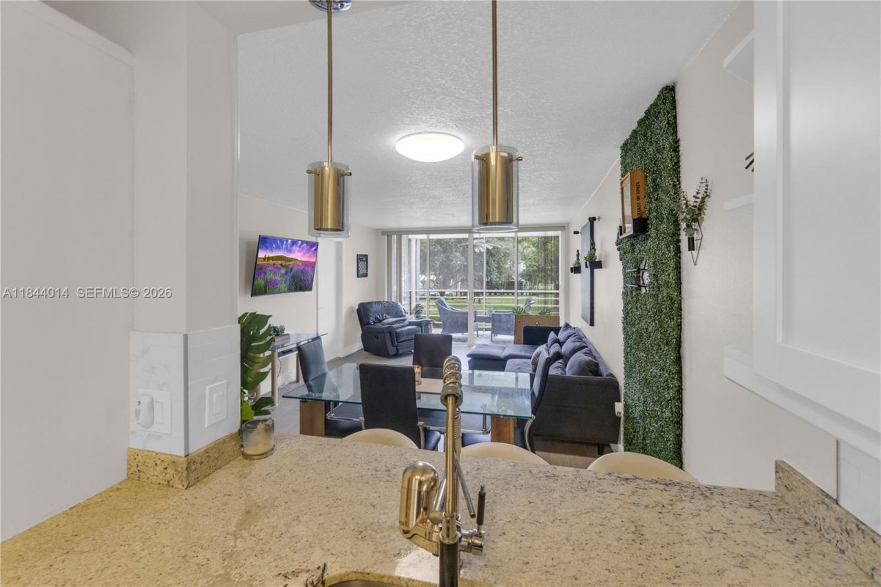 9410 Poinciana Pl, Unit 206, Davie, FL 33324 Photo