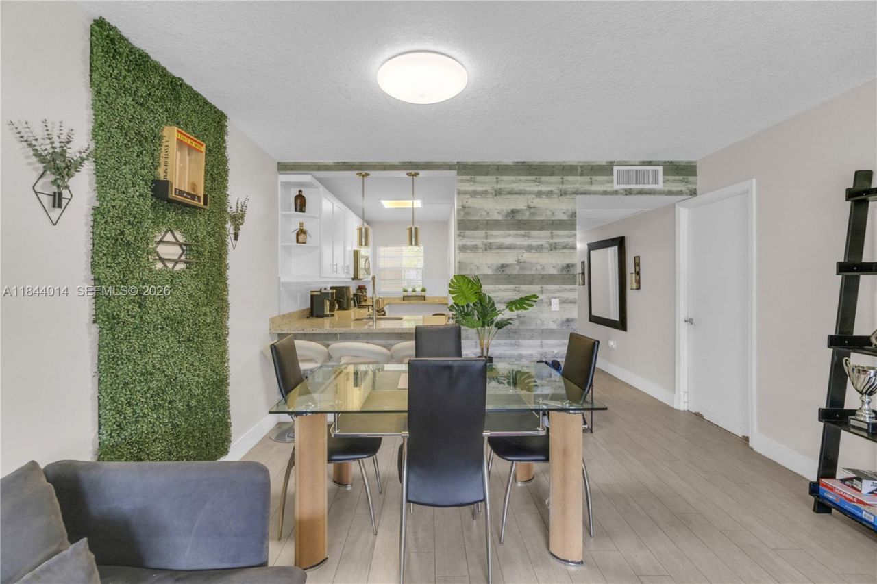 9410 Poinciana Pl, Unit 206, Davie, FL 33324 Photo