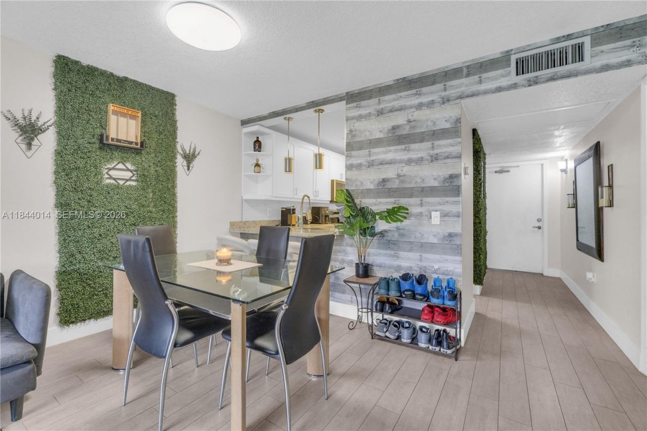 9410 Poinciana Pl, Unit 206, Davie, FL 33324 Photo