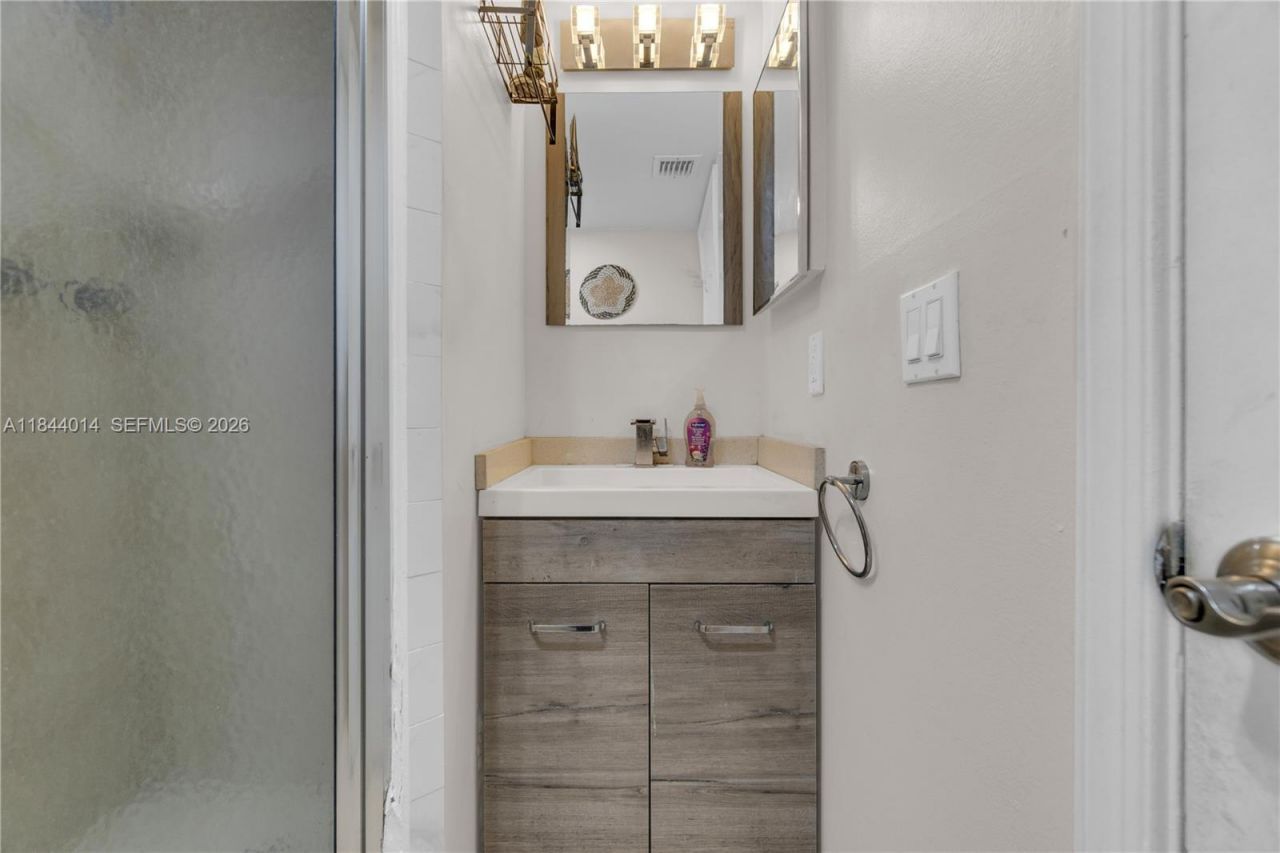 9410 Poinciana Pl, Unit 206, Davie, FL 33324 Photo