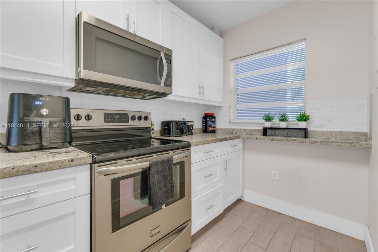 9410 Poinciana Pl, Unit 206, Davie, FL 33324 Photo