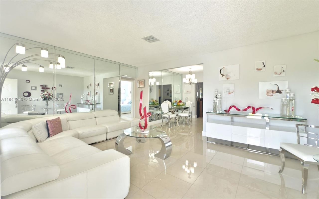 6290 SW 37th St, Miami, FL 33155 Photo