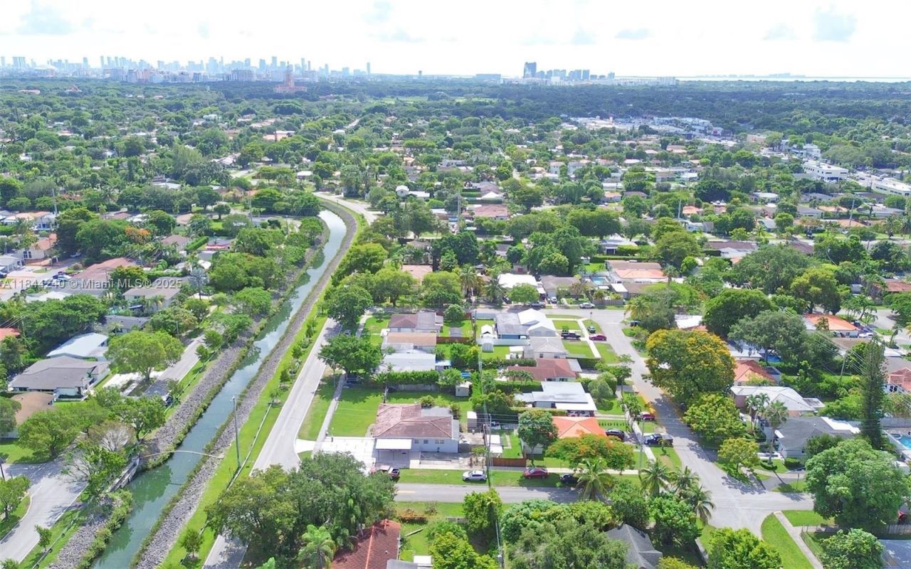 6290 SW 37th St, Miami, FL 33155 Photo