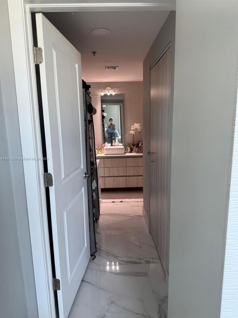 275 NE 18th St, Unit 1405, Miami, FL 33132 Photo