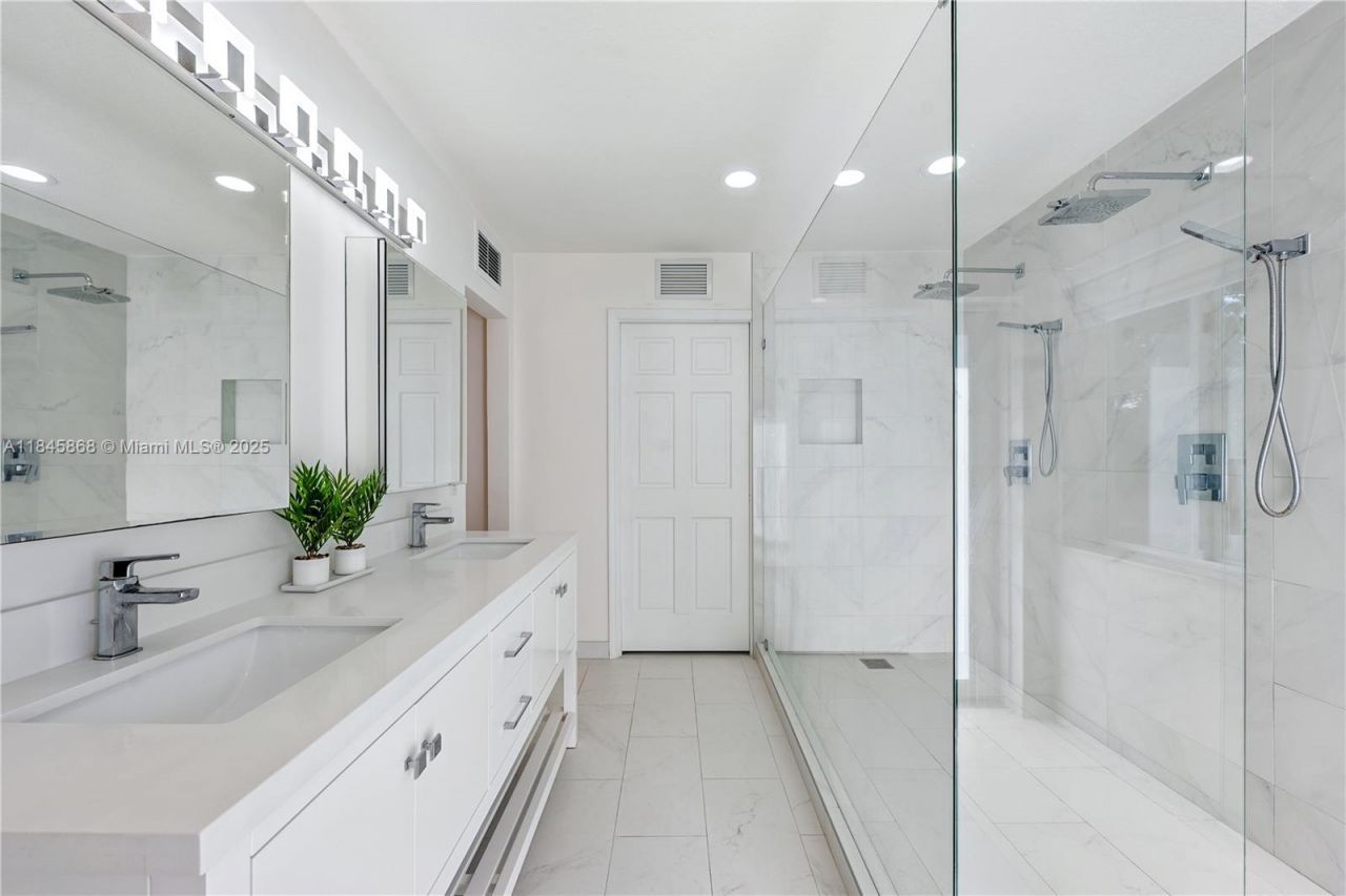 6960 SW 148th Ter, Palmetto Bay, FL 33158 Photo