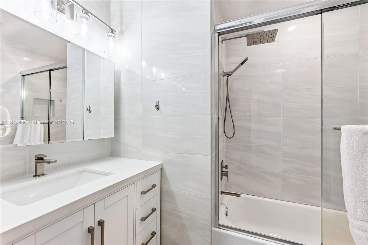 6960 SW 148th Ter, Palmetto Bay, FL 33158 Photo