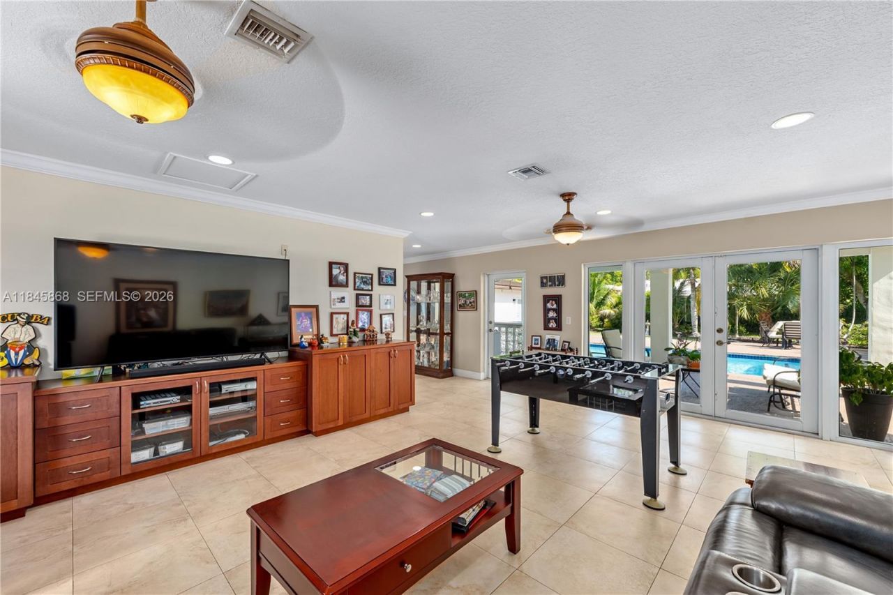 6960 SW 148th Ter, Palmetto Bay, FL 33158 Photo