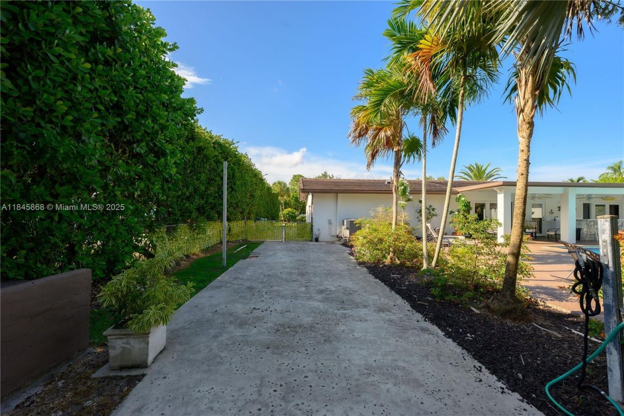 6960 SW 148th Ter, Palmetto Bay, FL 33158 Photo