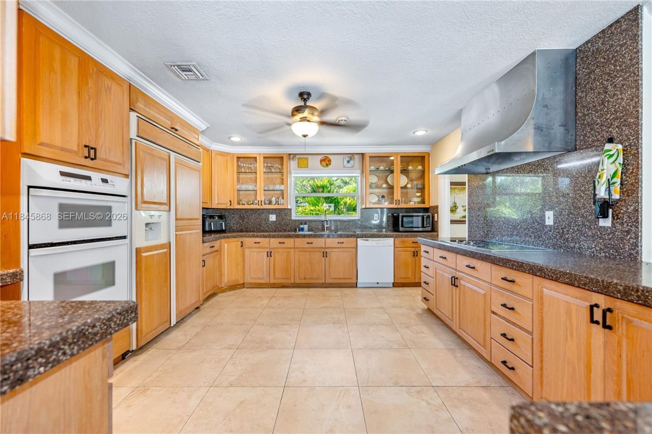 6960 SW 148th Ter, Palmetto Bay, FL 33158 Photo