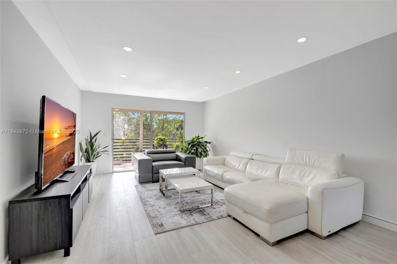 2101 Lucaya Bnd, Unit E3, Coconut Creek, FL 33066 Photo