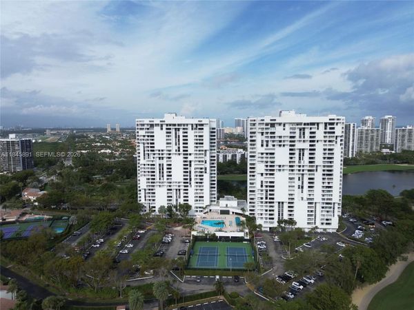 20225 NE 34th Ct, Unit 818, Aventura, FL 33180