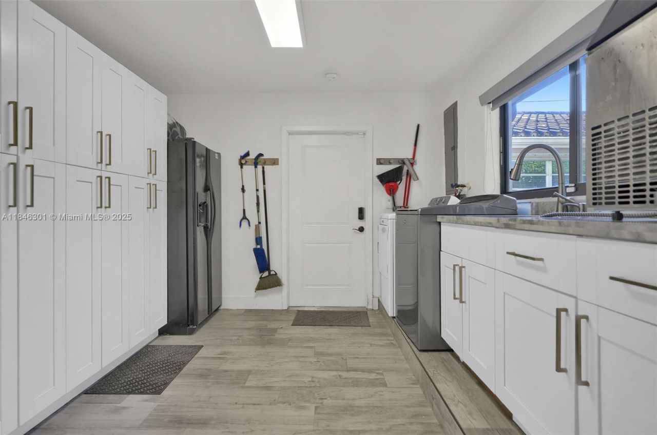 1501 Algardi Ave, Coral Gables, FL 33146 Photo