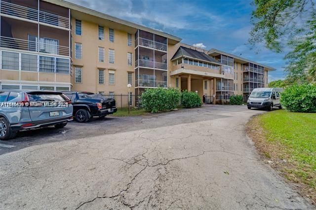 4848 NW 24th Ct, Unit 230, Lauderdale Lakes, FL 33313 Photo