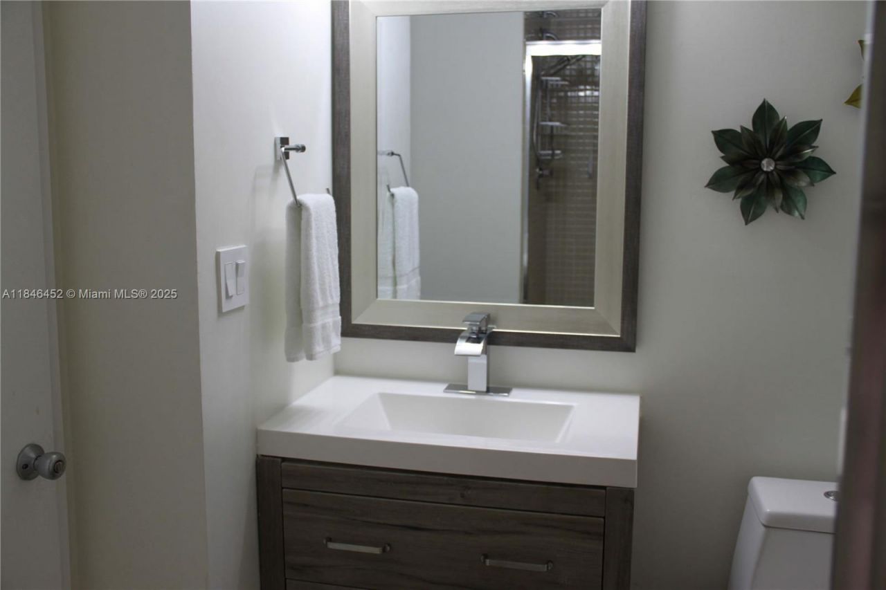 20515 E Country Club Dr, Unit 1449, Aventura, FL 33180 Photo