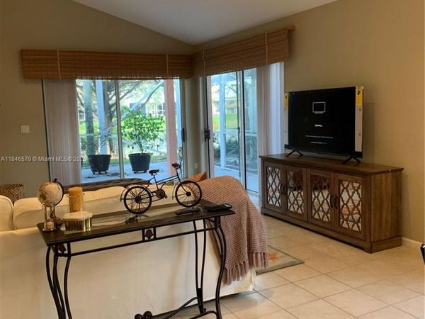 231 W Canterbury Dr W, Palm Beach Gardens, FL 33418