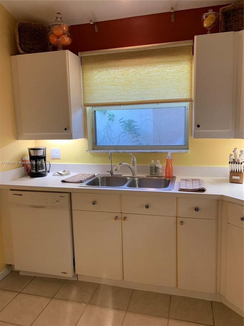 231 W Canterbury Dr W, Palm Beach Gardens, FL 33418 Photo