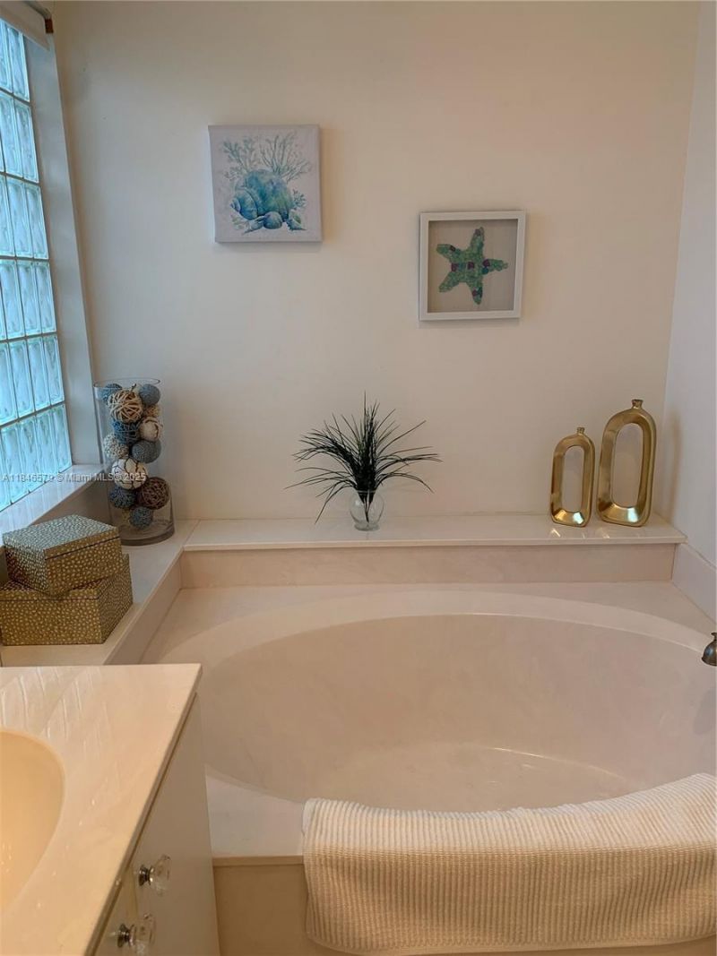 231 W Canterbury Dr W, Palm Beach Gardens, FL 33418 Photo