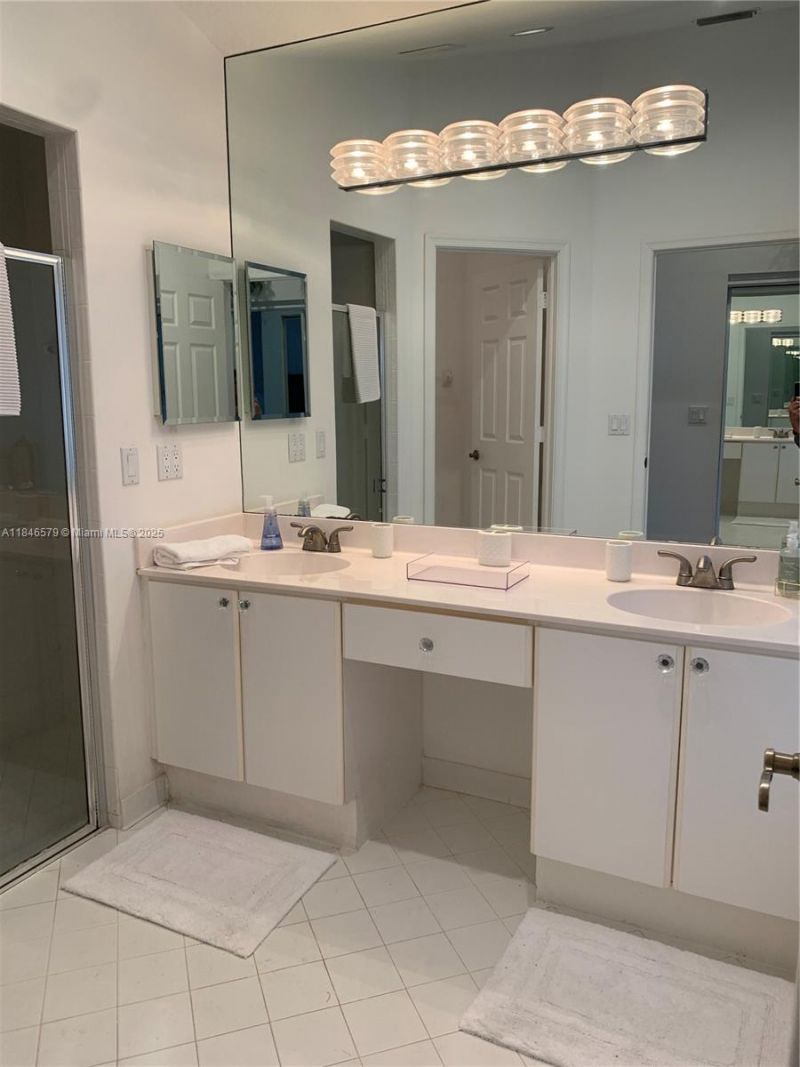 231 W Canterbury Dr W, Palm Beach Gardens, FL 33418 Photo