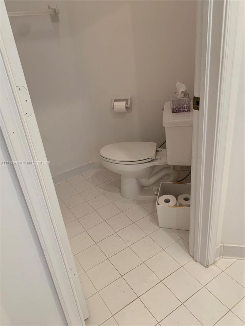 231 W Canterbury Dr W, Palm Beach Gardens, FL 33418 Photo