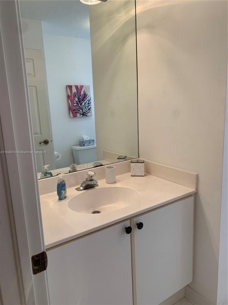 231 W Canterbury Dr W, Palm Beach Gardens, FL 33418 Photo