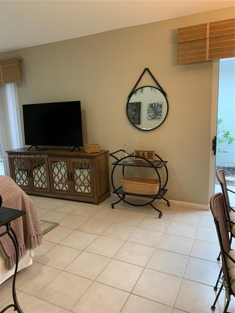 231 W Canterbury Dr W, Palm Beach Gardens, FL 33418 Photo