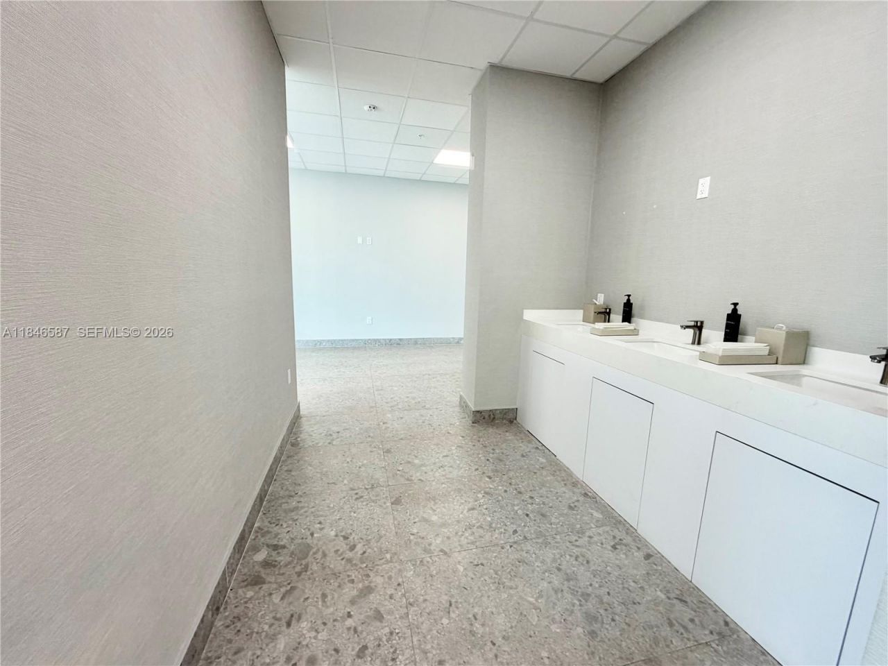 2820 NE 214th St, Unit 1001, Aventura, FL 33180 Photo