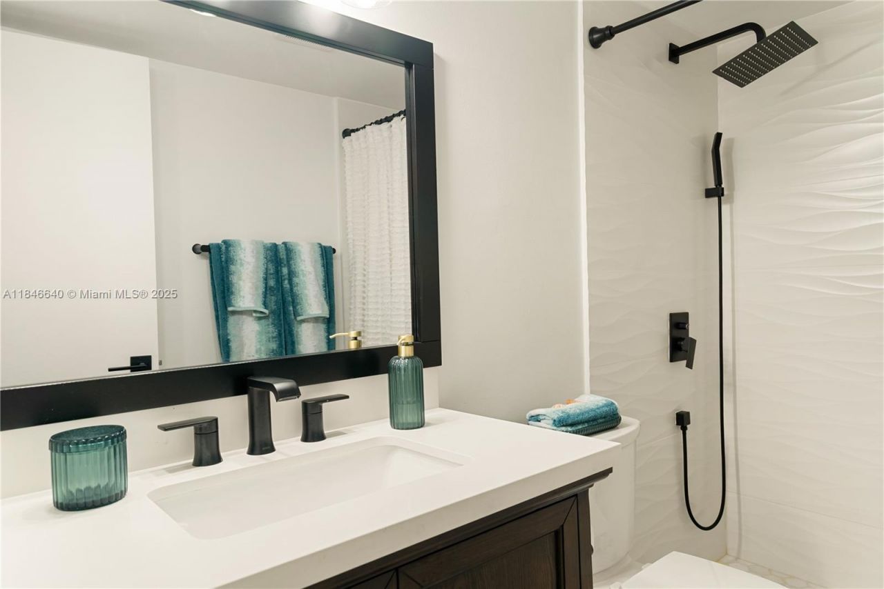 9812 Windward Ave, Key Largo, FL 33037 Photo