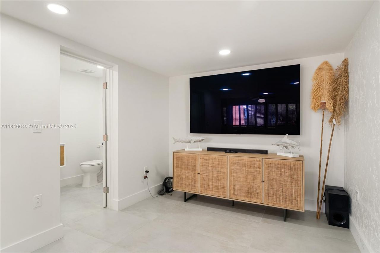 9812 Windward Ave, Key Largo, FL 33037 Photo