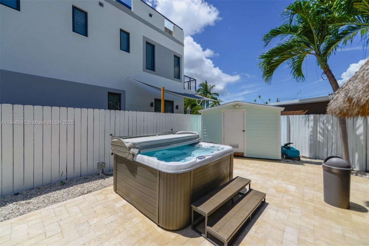 11 Mockingbird Rd, Key Largo, FL 33037 Photo